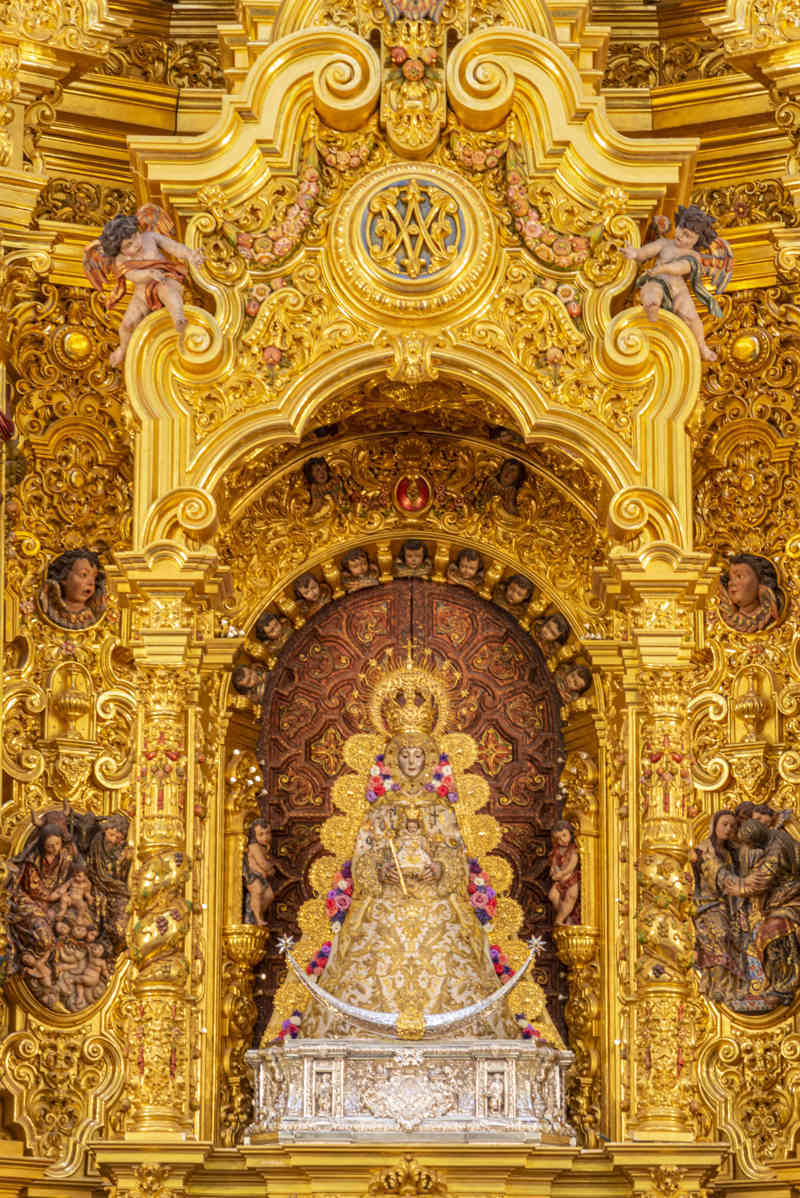 Huelva - El Rocío 14 - santuario de Nuestra Señora del Rocío.jpg